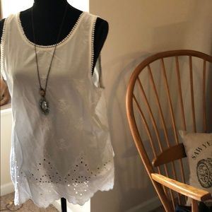 White, sleeveless blouse